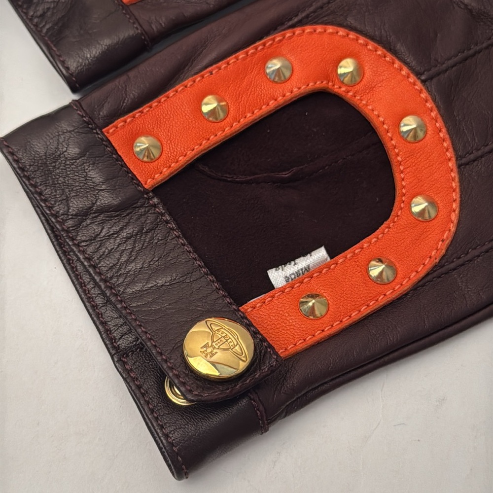 VIVIENNE WESTWOOD
BRAND NEW VINTAGE GLOVES ORANGE/BROWN/SILVER LEATHER WSTUDS M - Picture 5 of 17